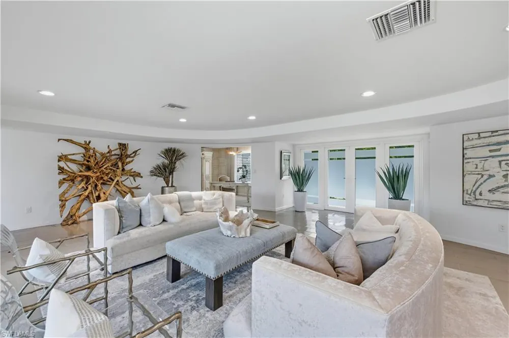 3737 Crayton Road Naples, FL 34103