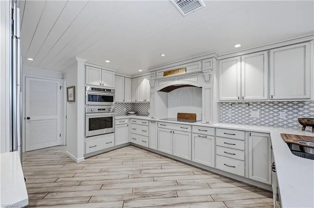 3737 Crayton Road Naples, FL 34103