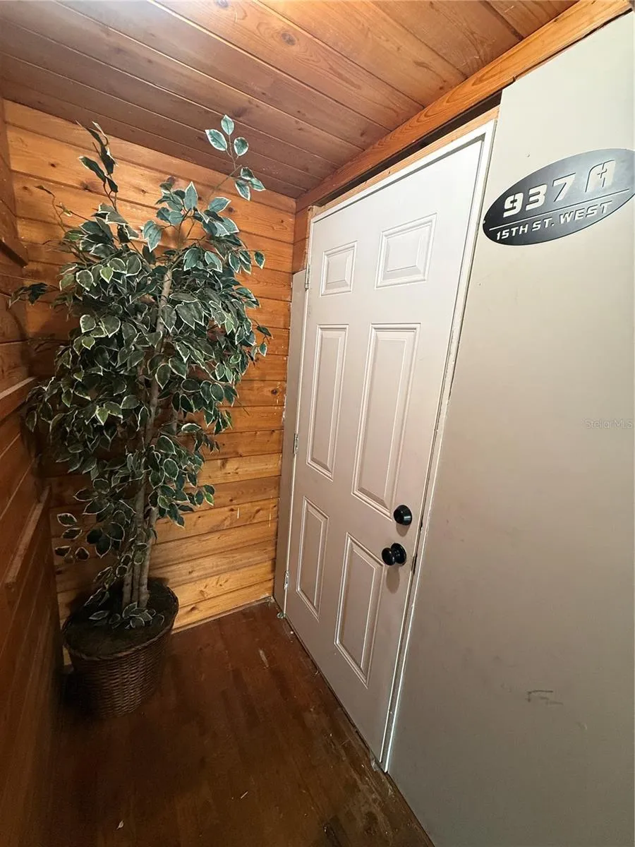 937 15TH STREET W #A Bradenton, FL 34205