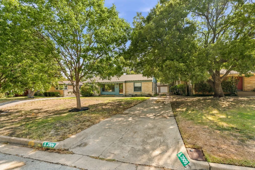 2909 Ryan Place Drive Fort Worth, TX 76110