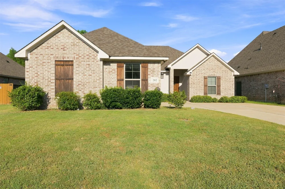 202 Jamestowne Boulevard Benton, LA 71006