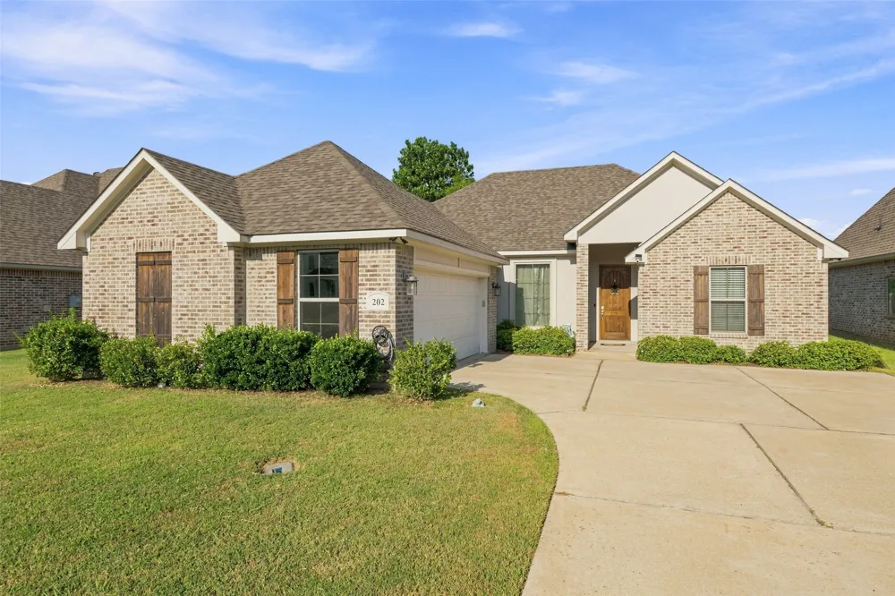 202 Jamestowne Boulevard Benton, LA 71006