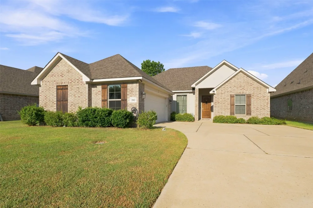 202 Jamestowne Boulevard Benton, LA 71006