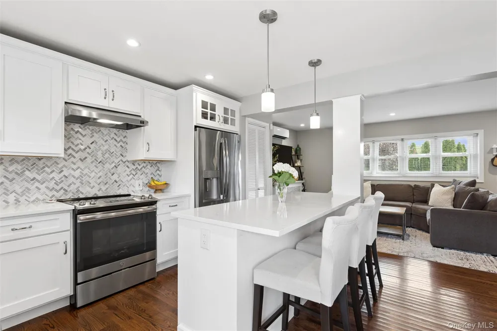 24 Essen Place Bethpage, NY 11714