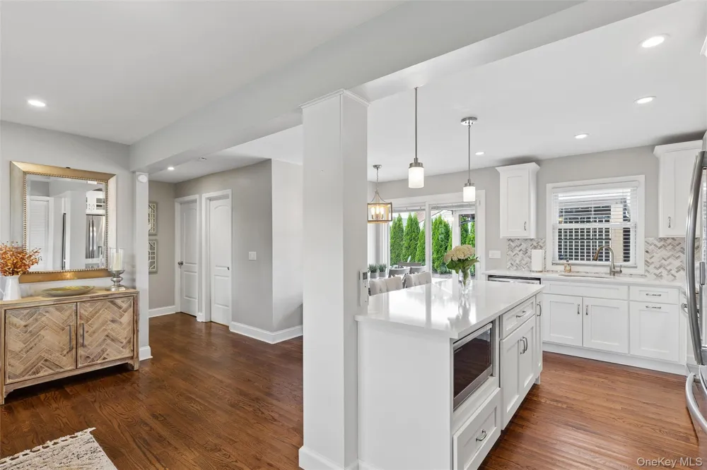 24 Essen Place Bethpage, NY 11714