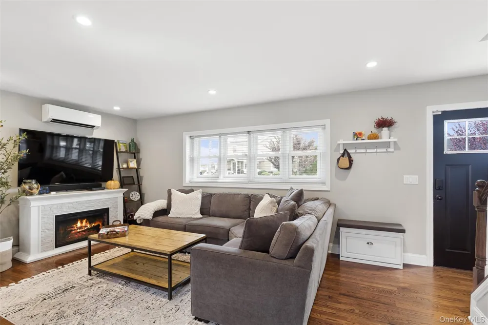 24 Essen Place Bethpage, NY 11714