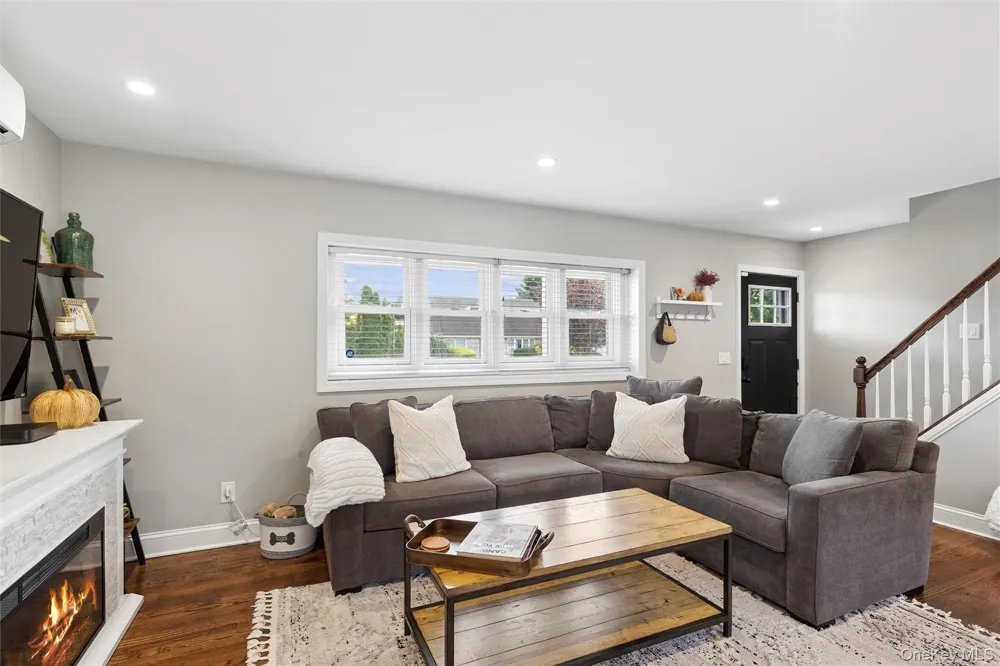24 Essen Place Bethpage, NY 11714