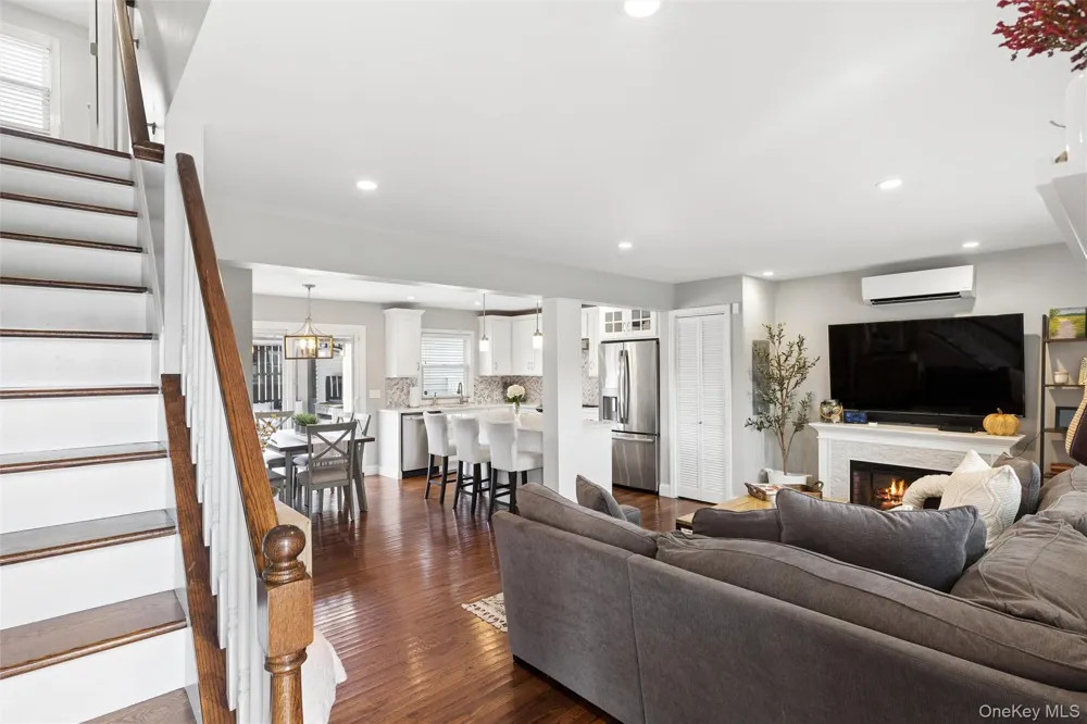 24 Essen Place Bethpage, NY 11714