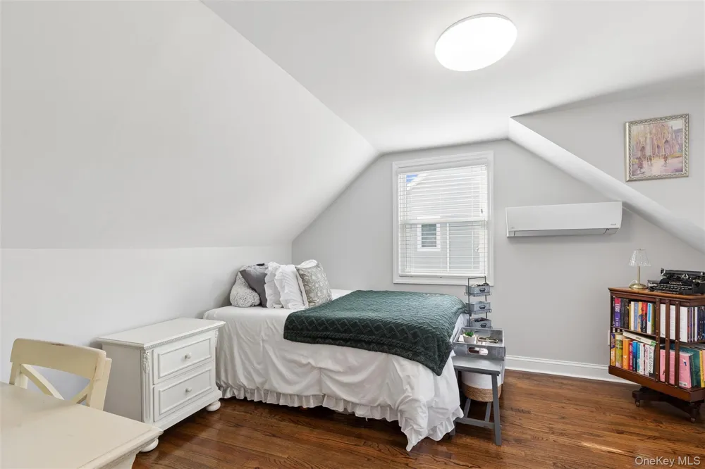 24 Essen Place Bethpage, NY 11714