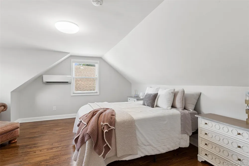 24 Essen Place Bethpage, NY 11714