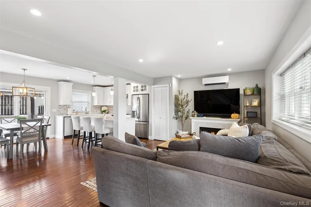 24 Essen Place Bethpage, NY 11714