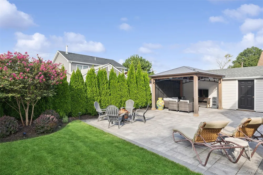 24 Essen Place Bethpage, NY 11714