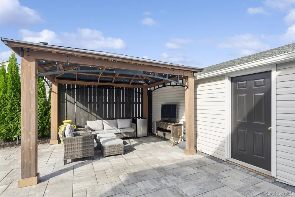24 Essen Place Bethpage, NY 11714