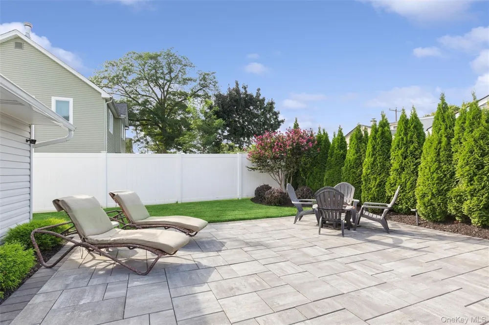 24 Essen Place Bethpage, NY 11714