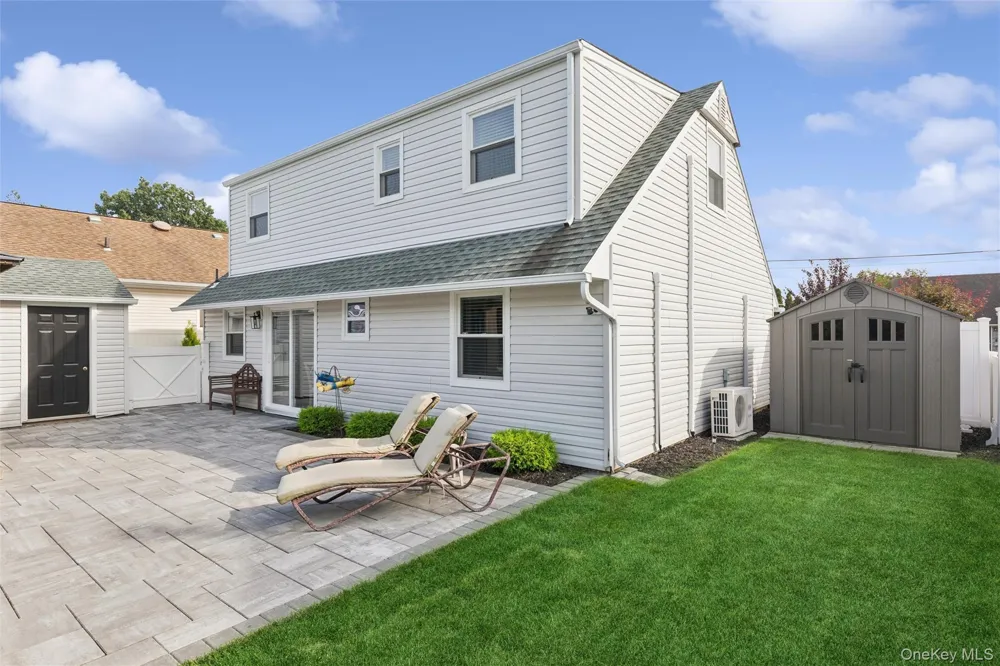 24 Essen Place Bethpage, NY 11714