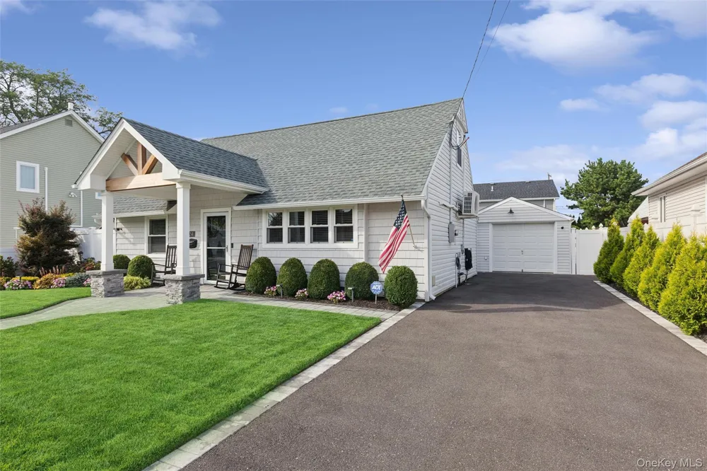 24 Essen Place Bethpage, NY 11714