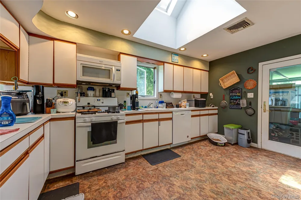 2780 Cedar Avenue Ronkonkoma, NY 11779