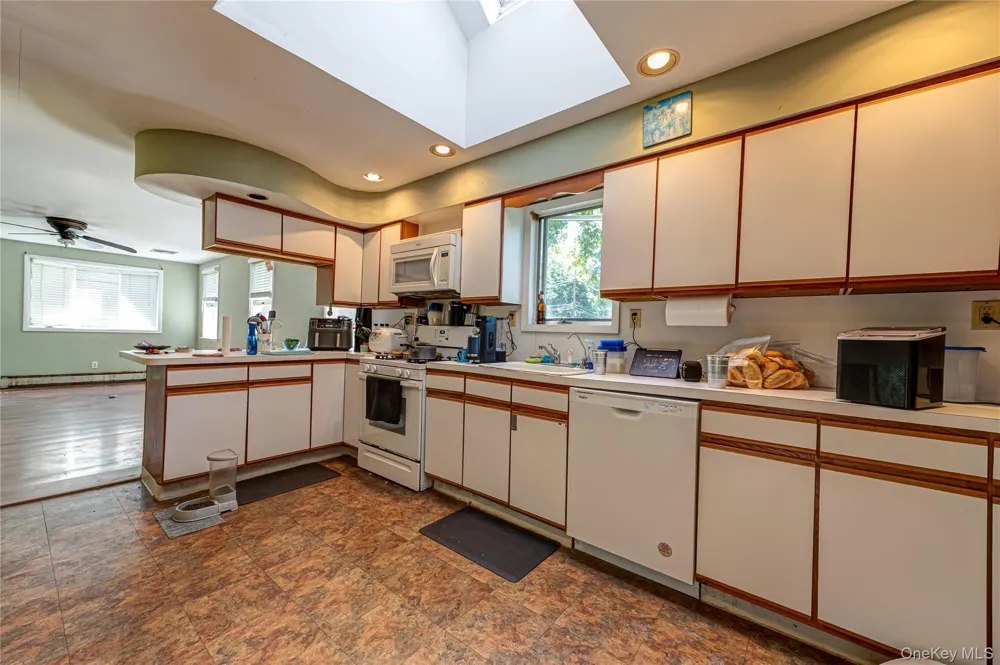 2780 Cedar Avenue Ronkonkoma, NY 11779