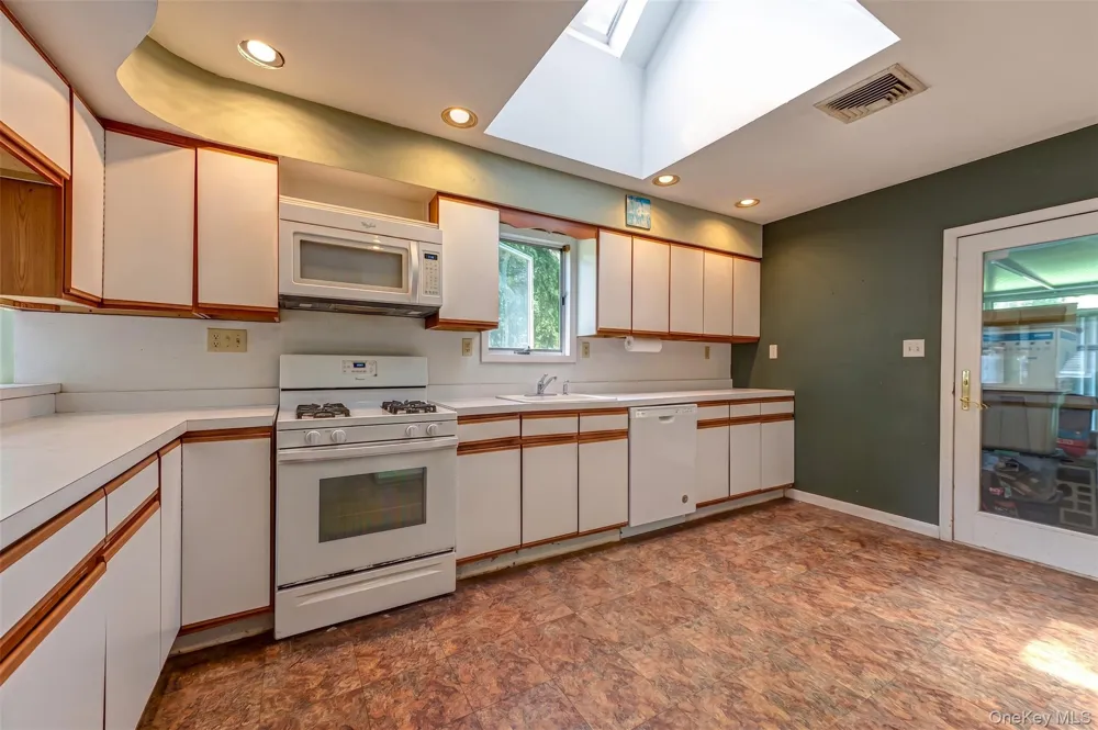 2780 Cedar Avenue Ronkonkoma, NY 11779