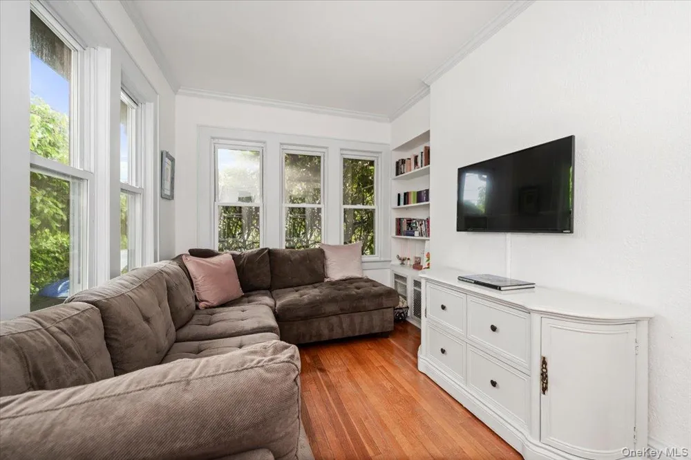 11 DeMott Avenue Rockville Centre, NY 11570