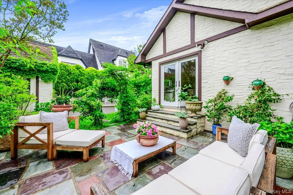 11 DeMott Avenue Rockville Centre, NY 11570