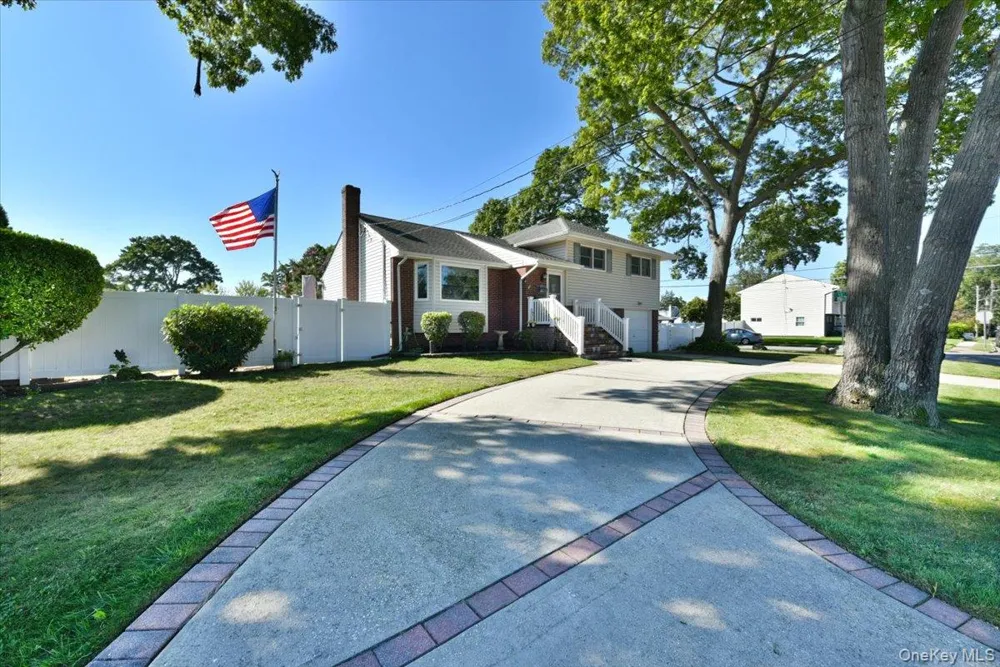 283 W Gates Avenue Lindenhurst, NY 11757