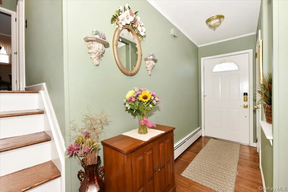 283 W Gates Avenue Lindenhurst, NY 11757