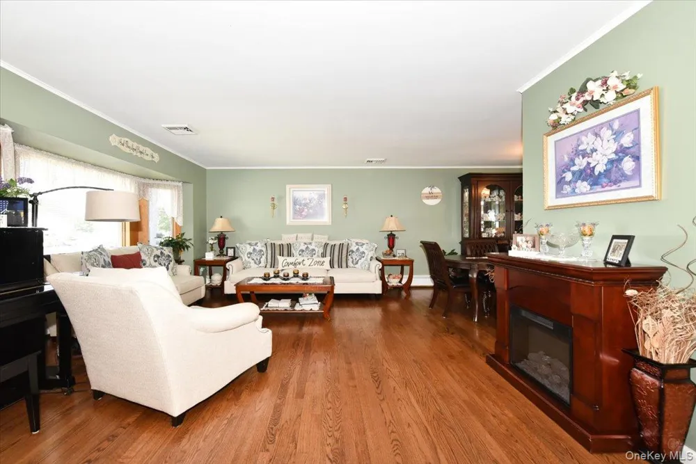 283 W Gates Avenue Lindenhurst, NY 11757