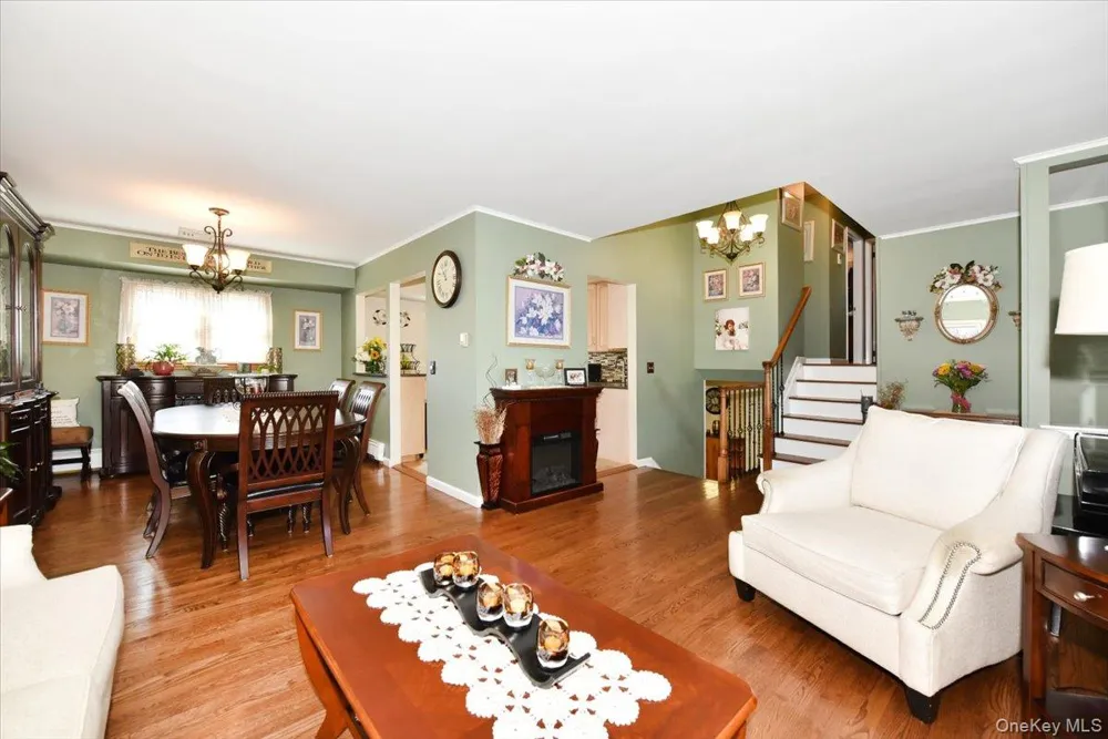 283 W Gates Avenue Lindenhurst, NY 11757