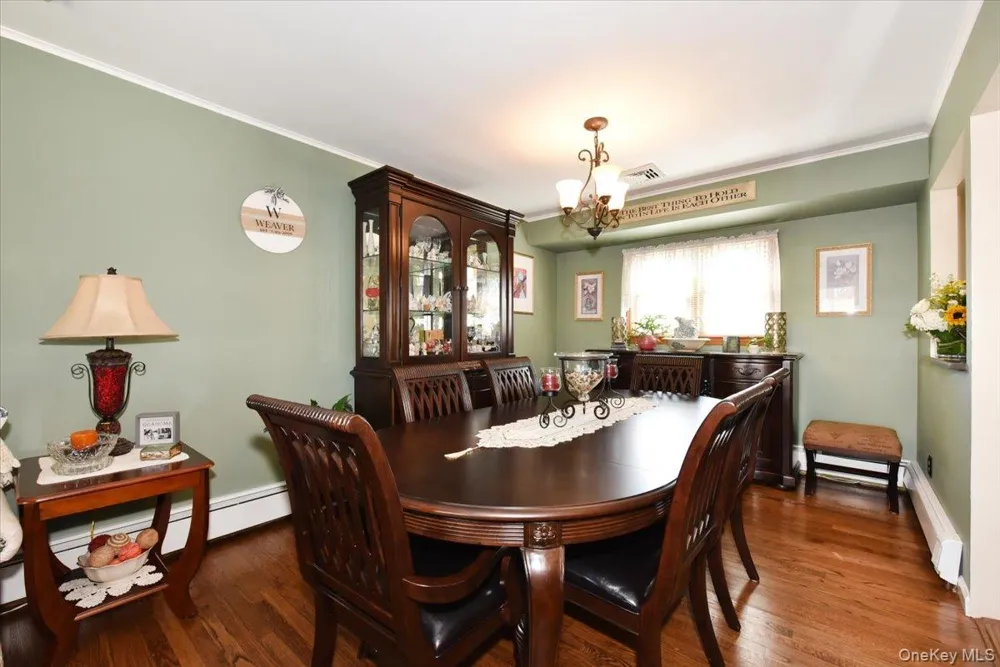 283 W Gates Avenue Lindenhurst, NY 11757