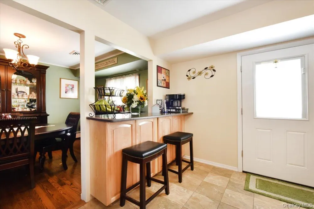 283 W Gates Avenue Lindenhurst, NY 11757
