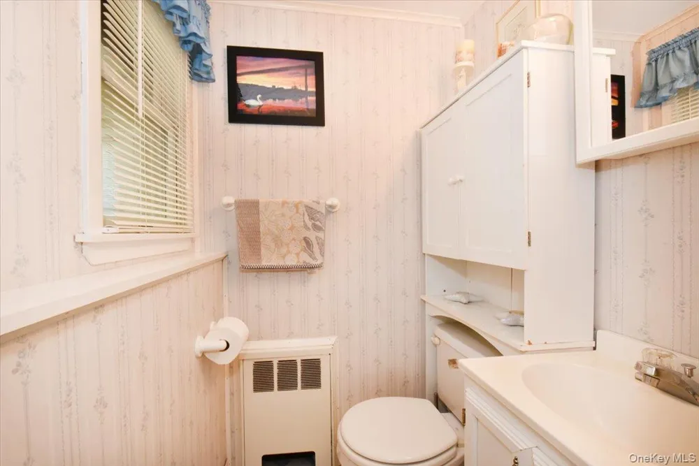 283 W Gates Avenue Lindenhurst, NY 11757