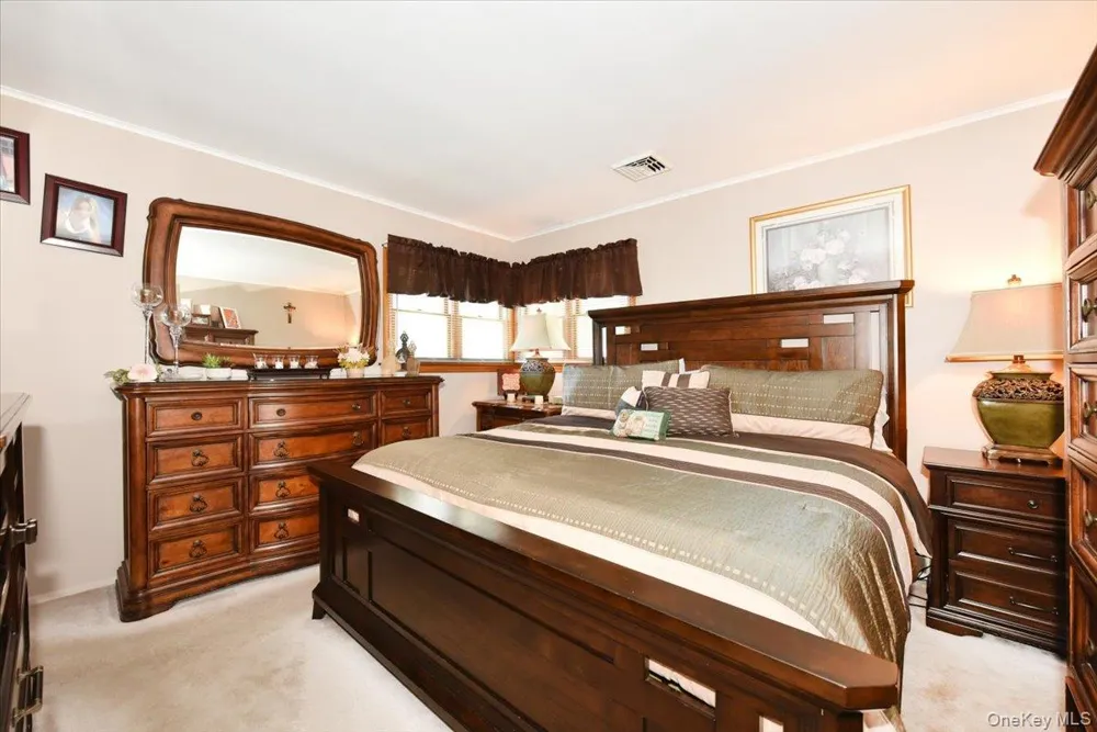 283 W Gates Avenue Lindenhurst, NY 11757