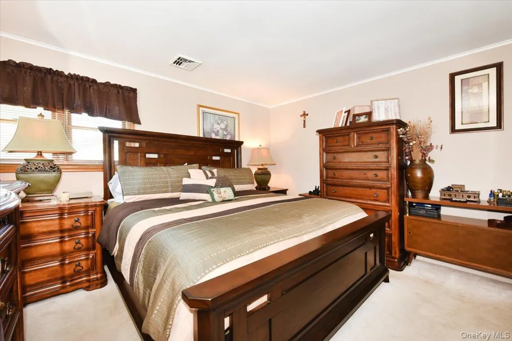 283 W Gates Avenue Lindenhurst, NY 11757