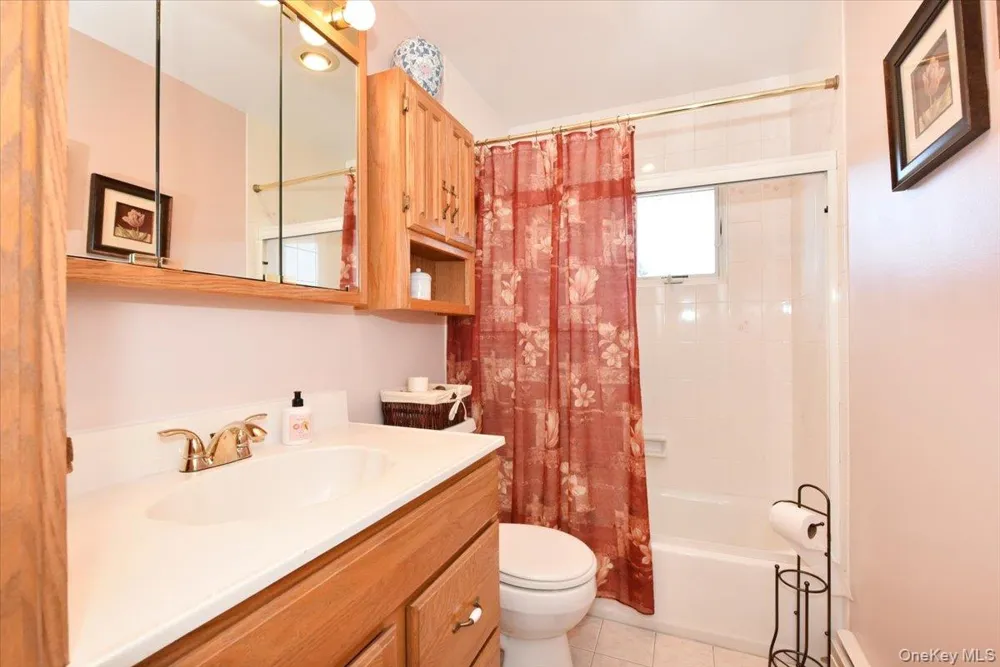 283 W Gates Avenue Lindenhurst, NY 11757