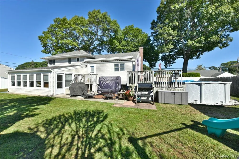 283 W Gates Avenue Lindenhurst, NY 11757