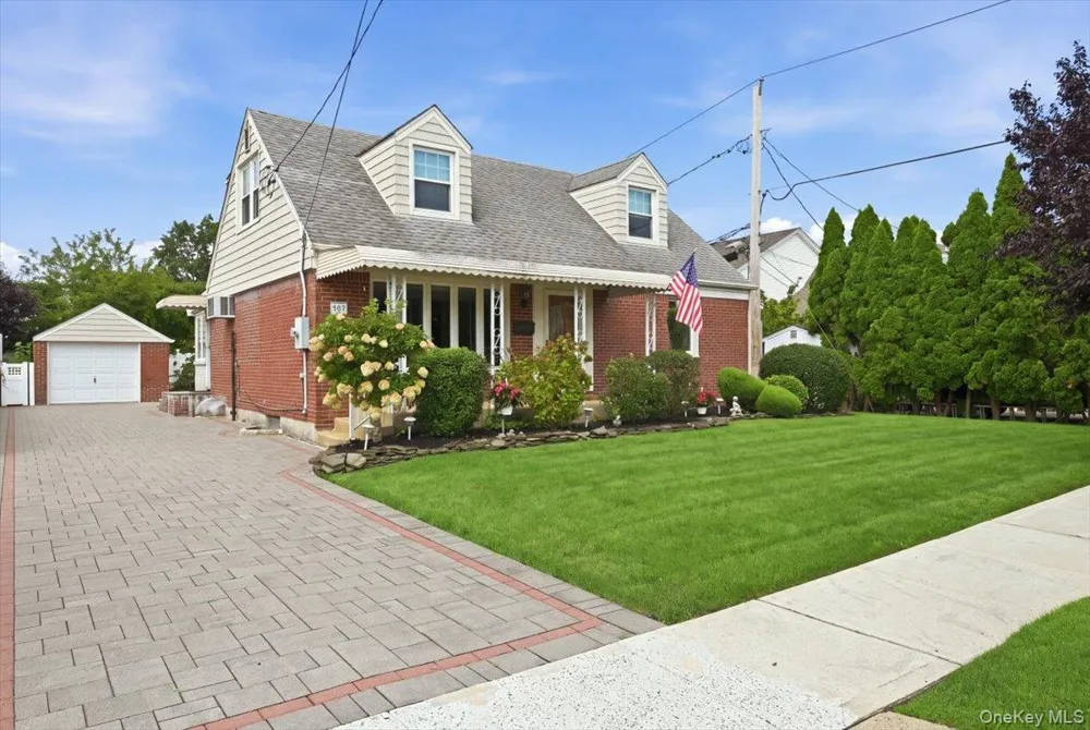 303 Caroline Avenue Garden City South, NY 11530