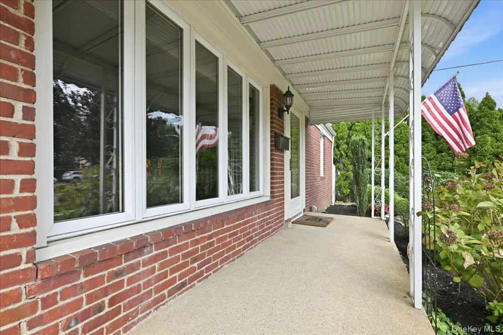 303 Caroline Avenue Garden City South, NY 11530