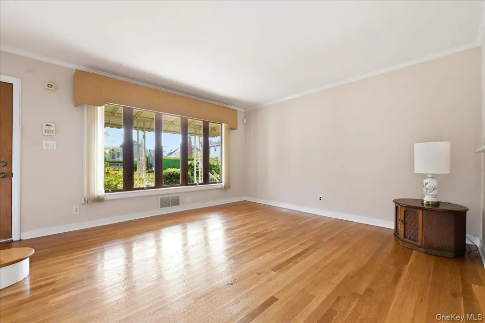 303 Caroline Avenue Garden City South, NY 11530