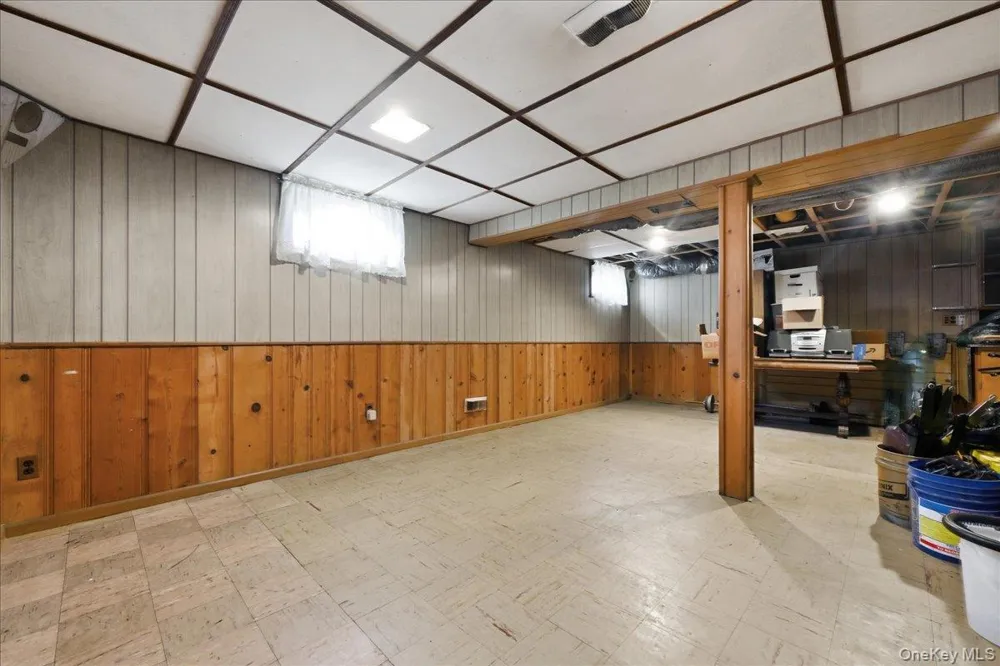 303 Caroline Avenue Garden City South, NY 11530