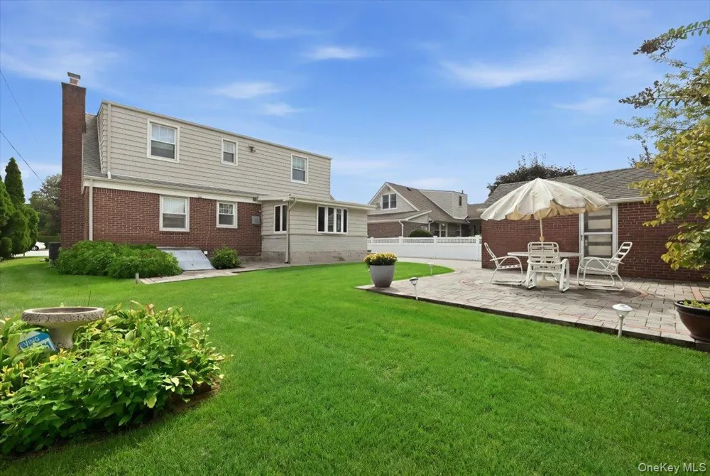 303 Caroline Avenue Garden City South, NY 11530
