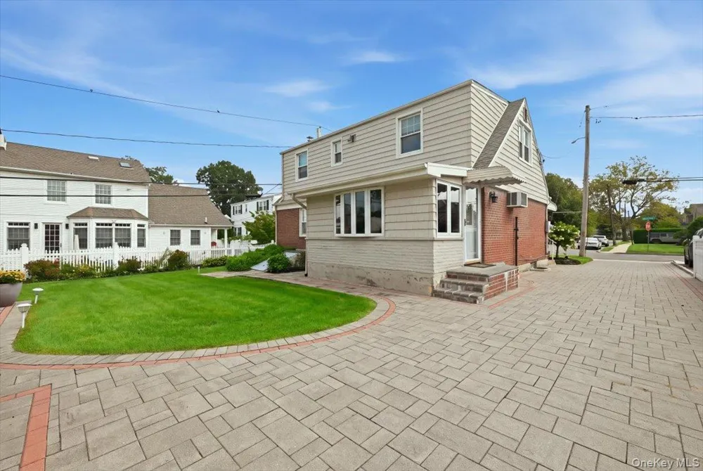 303 Caroline Avenue Garden City South, NY 11530