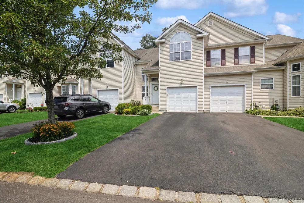34 Cranberry Circle Medford, NY 11763