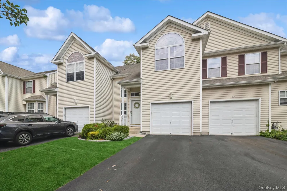 34 Cranberry Circle Medford, NY 11763