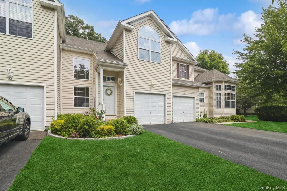 34 Cranberry Circle Medford, NY 11763