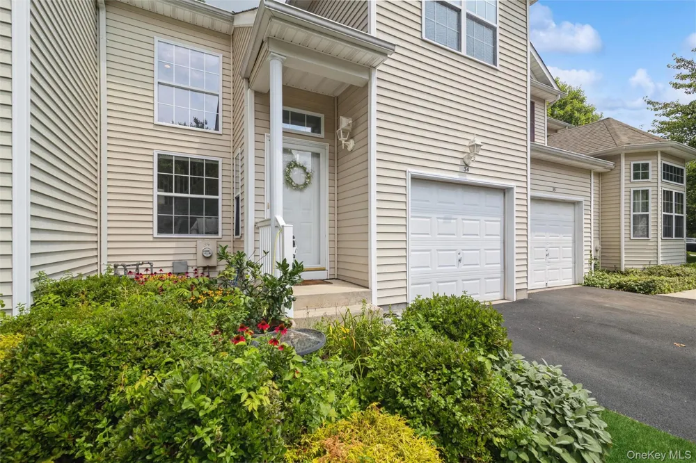 34 Cranberry Circle Medford, NY 11763
