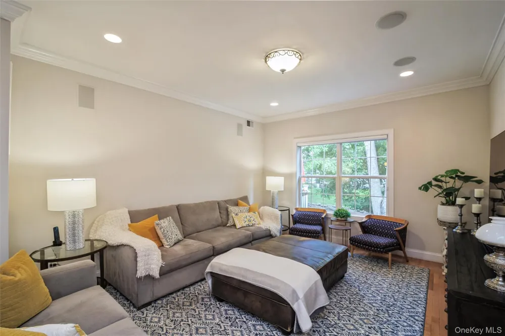34 Cranberry Circle Medford, NY 11763