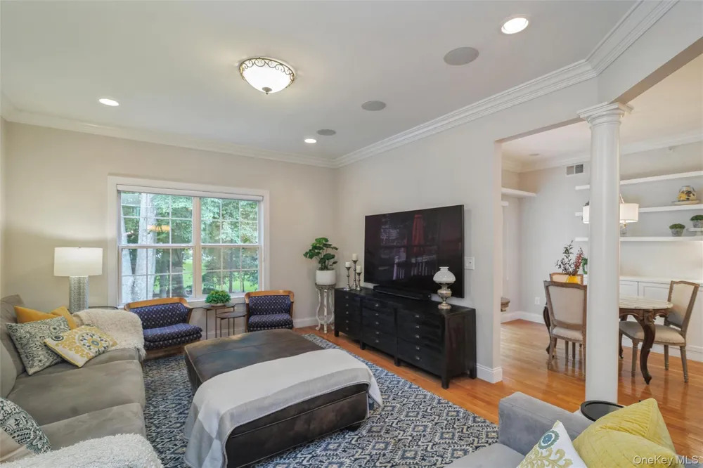 34 Cranberry Circle Medford, NY 11763