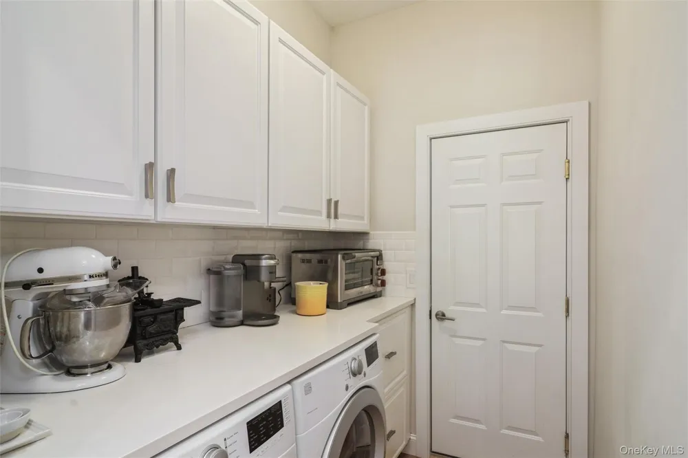 34 Cranberry Circle Medford, NY 11763