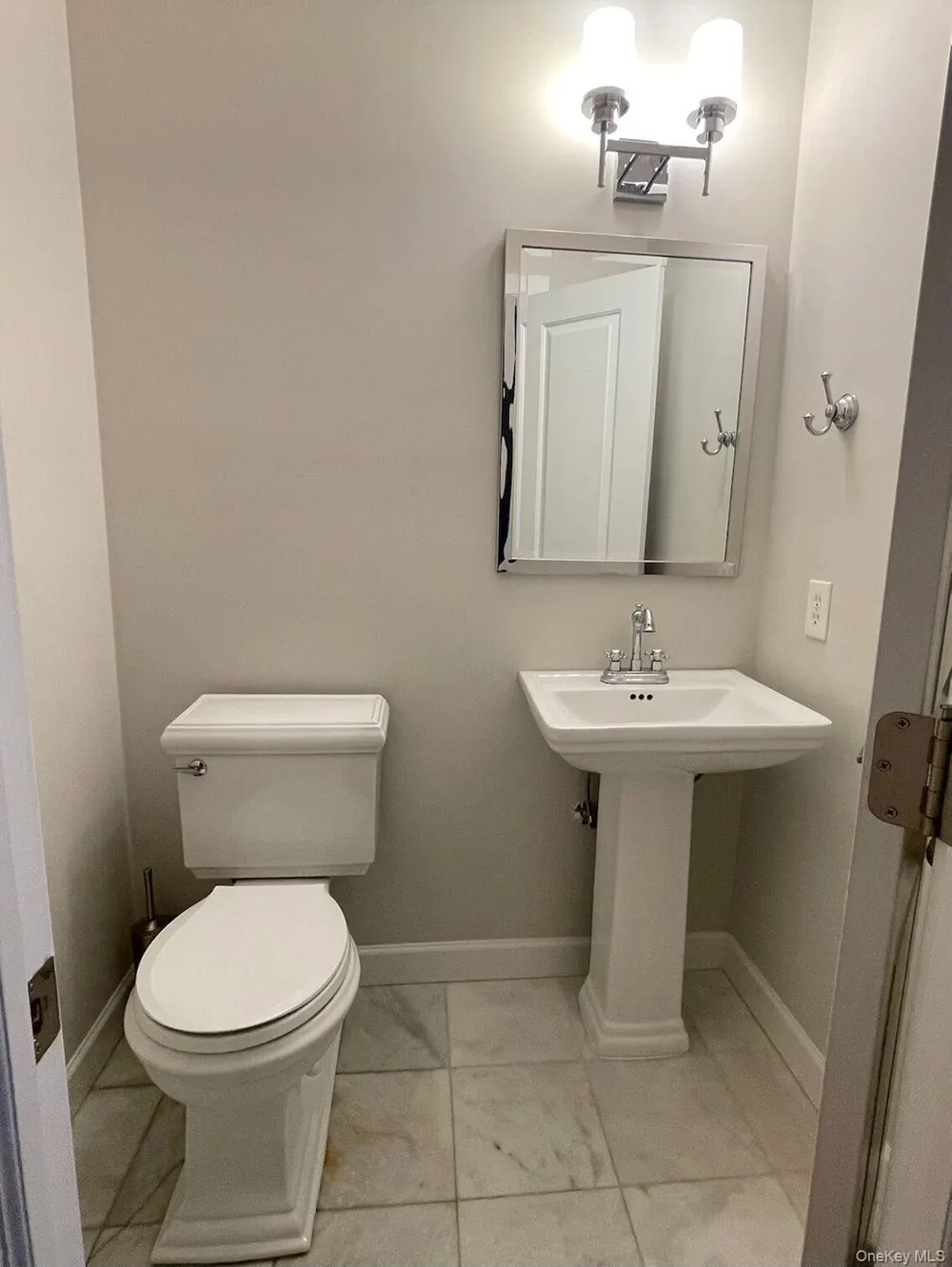 34 Cranberry Circle Medford, NY 11763